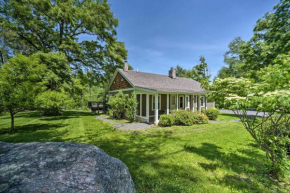 Charming Cottage with Deck Mtn and Lake Views!